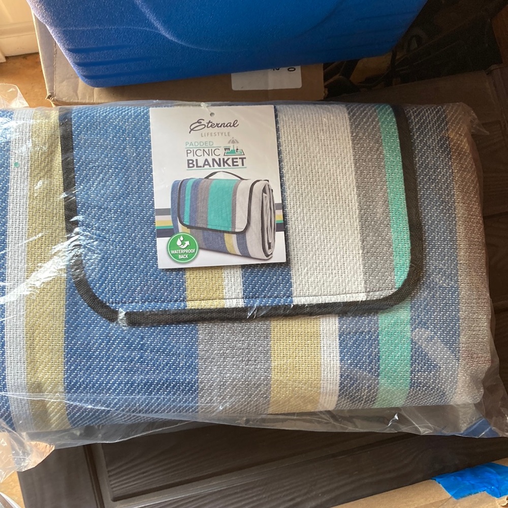Padded picnic blanket